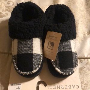 cabernet house shoes